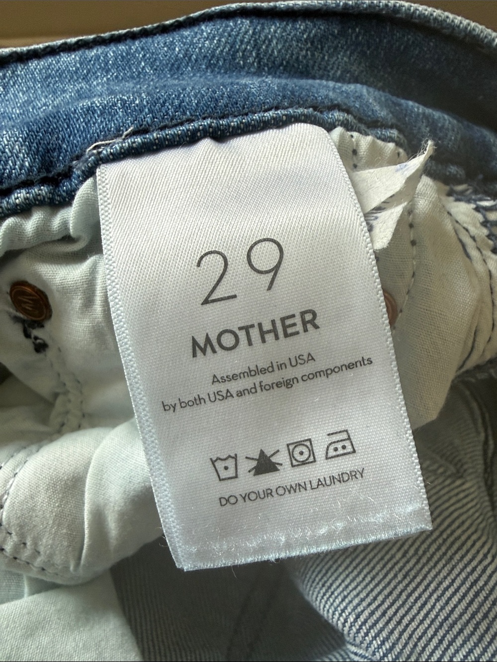 MOTHER tomcat Cropped High-Rise Jeans in Light Blue - Picture 4 of 9